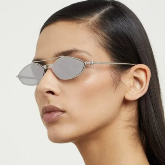 NEW FENDI SUNGLASSES SILVER GREY FENDI WOMEN CAT EYE FE40114U-Y 16C EYEWEAR - Picture 3 of 5